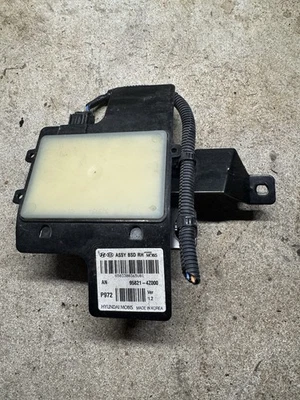 Sensor radar punto ciego trasero derecho Hyundai Santa Fe 2013-2015 OEM 95821-4Z000 Foto 1 de 4