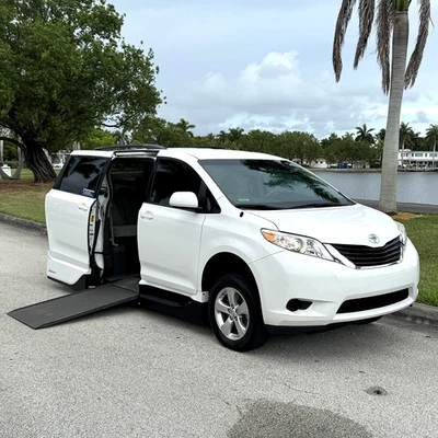 2013 Toyota Sienna низкий 32K миль мобильности работы питания гандикап рампа - Изображение 1 из 4