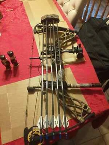 🔥Bowtech Carbon Icon Ready to Hunt Compound Bow RH 70# 26.5-30 335fps!🔥 - Picture 1 of 6
