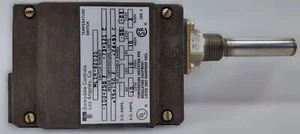 Barksdale ML1H-B203S Temperature Switch in Rainproof Enclosure - Picture 1 of 4