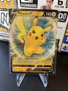 Pokémon TCG Pikachu V SWSH Black Star Promos SWSH198 Holo Promo Regular Size NM - Picture 1 of 2