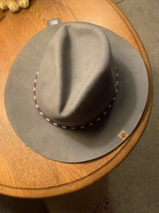 Neu mit Etikett. "La Lakers". XL.  Grau. PERLENKREMPE FEDORA von New Era Black Label! Ein Muss! - Bild 1 von 9