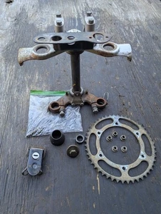 1979 YAMAHA GT80 TRIPLE TREE SPEEDOMETER HORN MOUNT REAR SPOCKET FORK BOOT - Picture 1 of 8