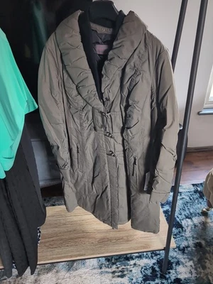 Abrigo de invierno acolchado verde caqui talla grande 20 para dama Foto 1 de 4