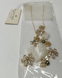 ๐ผ๐ฆ Kate Spade ๐ผ๐ฆ All ABuzz Bee Flower Charm Pendant Necklace Gold ๐ผ D129 - Picture 1 of 7