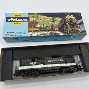 HO Scale Athearn, GP-9 Diesel Locomotive, Southern #6245 Works Powered - Picture 1 of 9