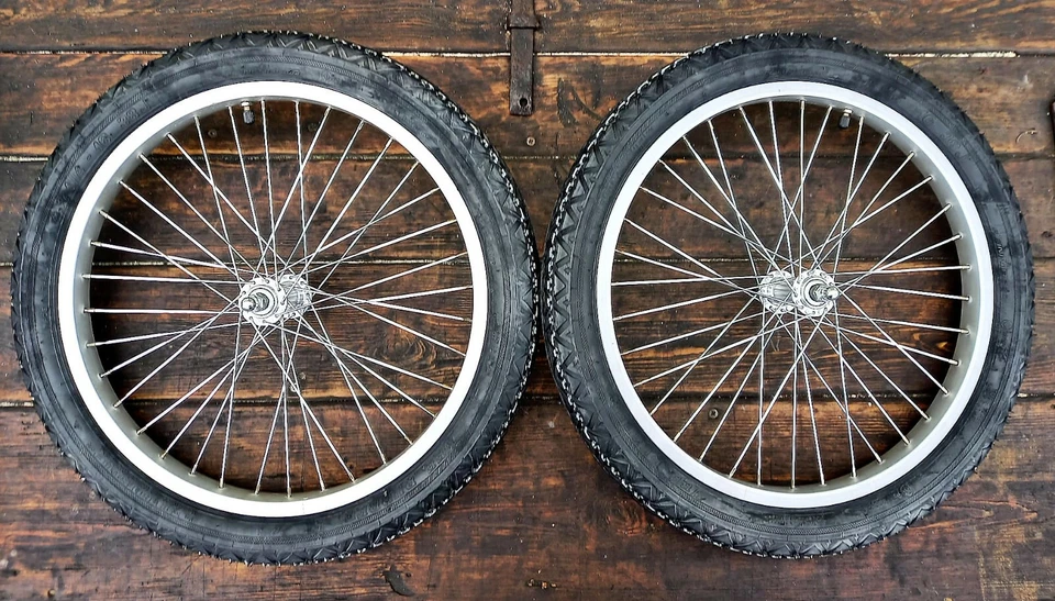 20 Zoll Laufrad für DDR Anhänger Reifen und Schlauch Fahrradanhänger o. Schlauch - Bild 1 von 1