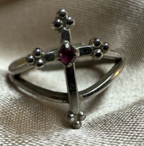 Vintage Sarah Coventry Adjustable Cross Magenta Stone Charity Ring - Picture 1 of 4