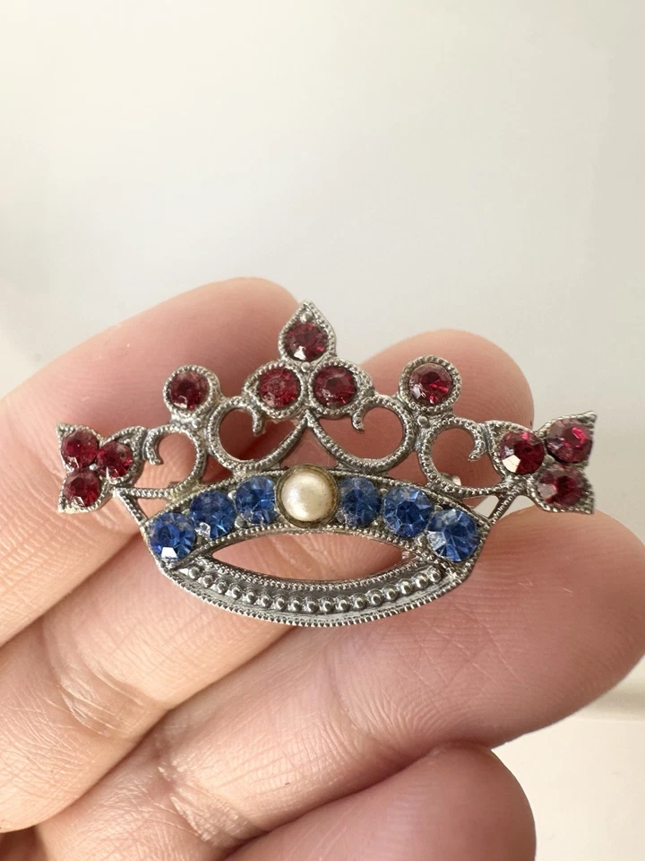 Prendedor corona diamantes de imitación enchapado en plata envejecido rojo blanco azul cristales patriótico  Foto 1 de 4