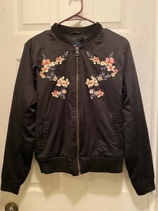 WOMENS AMERICAN EAGLE BLACK FLORAL EMBROIERED MEDIUM ZIP QUILTED JACKET - Picture 1 of 8