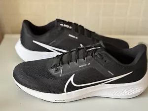 NIKE scarpe da ginnastica uomo bianche e nere Air Zoom Pegasus 40 running UK 14 NUOVE DI ZECCA - Foto 1 di 11