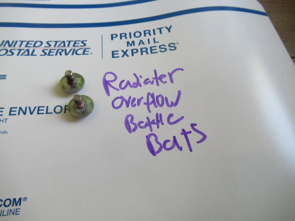 KLX 650 KAWASAKI * 1996 KLX 650R 1996 RADIADOR SOBRE FLUJO BOTELLA PERNOS DE MONTAJE Foto 1 de 1