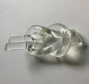 Lucite Love Knot Skulptur 3,5" x 7,5" - Bild 1 von 7
