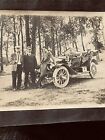 ancienne photo de Ford modèle T vers 1912 avec là des hommes posant des plaques NY GA10