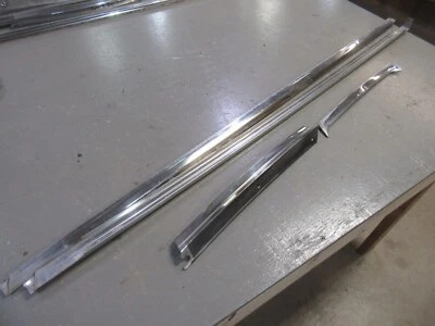 Ford Country 1965 sedán vagón ventana lateral trasera moldura exterior DR Foto 1 de 4