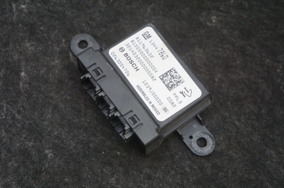 Módulo de sensor de estacionamiento asistente de estacionamiento ECU OEM 13447860 Chevrolet Silverado 3500 2015 Foto 1 de 4