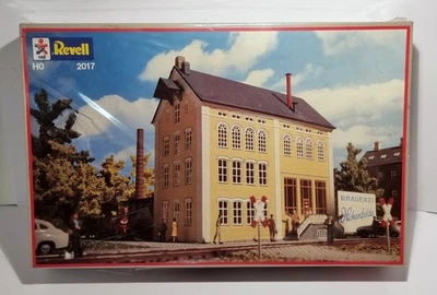 Revell H0 2017 Brewery Kit Still in Foil in Unopened Original Packaging from 1985 - Image 1 of 4