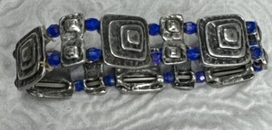 Bracciale Vintage Brutalista Modernariato Metallo Tono Argento Elasticizzato 7” con Blu Sfaccettato - Foto 1 di 10