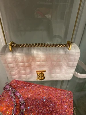 Bandolera pequeña Burberry Lola acolchada de piel de cordero blanca Foto 1 de 4