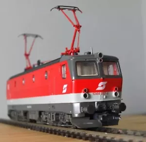 Roco 43943 HO gauge ÖBB 1044 electric locomotive in red livery - Picture 1 of 12