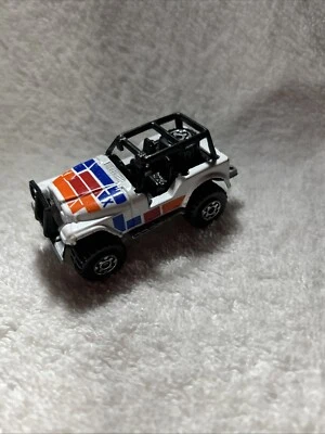 Jeep Mattel Hot Wheels 1983 de colección blanco con azul/rojo/naranja 1:64 hecho en Tailandia Foto 1 de 4