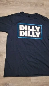 District Made Men's Bud Light "Dilly Dilly" Blue T-shirt Size Large - Picture 1 of 10