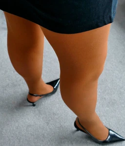 Brand New "Connoisseur" Brand 40d Semi-opaque Caramel Pantyhose 2 Pair Pack - Picture 1 of 9