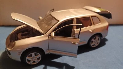 PORSCHE CAYENNE TURBO MAISTO NO BOX USATO SCALA 1/18 - Immagine 1 di 4