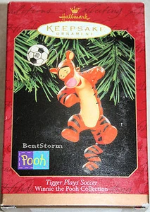 1999 Hallmark Disney TIGGER PLAYS SOCCER CHRISTMAS Keepsake Holiday Ornament NEW - Picture 1 of 1