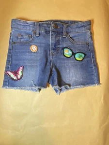 Girls Cat and Jack shorts pockets with adjustable waist and patches size 5 - Picture 1 of 2