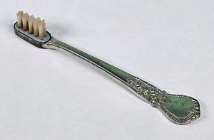 Cepillo de dientes vintage "Web" de plata esterlina peltre bebé niños - Imagen 1 de 7