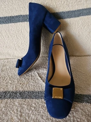全新 COLE HAAN "TALI" GRAND.OS BRIGHT BLUE SUEDE BOW PUMPS COVERED 2"HEEL 尺寸 8B — 第 1/4 张图片