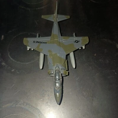 2016 Maisto Tailwinds McDonnell Douglas AV-8B USMC Harrier Jump Jet Marines.  - Image 1 of 4