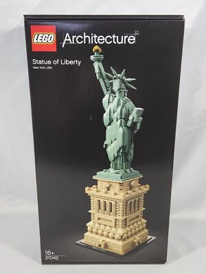2018 Lego Architecture 21042 Statue Of Liberty - Image 1 of 4