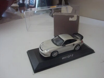 MINICHAMPS - WAP02011915 - PORSCHE 911 GT2 argent / carbone  2001 - Photo 1/2