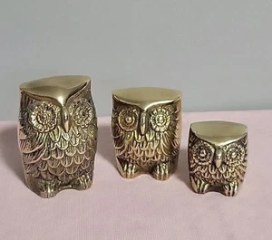 Vintage passendes Set massiv Messing Eule Eulen 70er Jahre Figur 3 schwere Briefbeschwerer - Bild 1 von 9