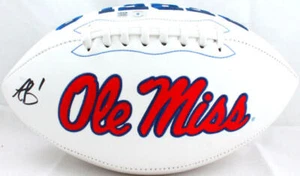 AJ Brown Autografiado Ole Miss Rebels Logo Fútbol-Beckett con Holograma *Negro - Imagen 1 de 3