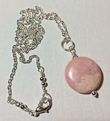 Moneda de rodocrosita rosa natural y collar enchapado en plata de ley Sundance Arti Foto 1 de 4