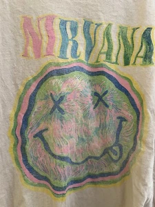 Camiseta Unisex Nirvana Band Ondulada Sonrisa Crema Marfil Talla L - Imagen 1 de 4