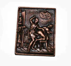 Medalla en relieve erótico frívolo mujer desnudo amor mural F-17 - Imagen 1 de 2