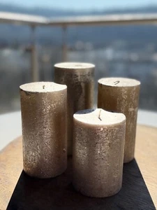4 Stk. Blockkerzen Stumpenkerzen - 3 Größen DEPOT+RubinLicht Champagner Metallic - Bild 1 von 5