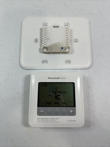Honeywell TH421OU2002 Programmable Thermostat - Picture 1 of 3