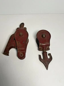 Ancien treuil vintage étoile X901 double poulie rouge en forme de flèche - Photo 1/9