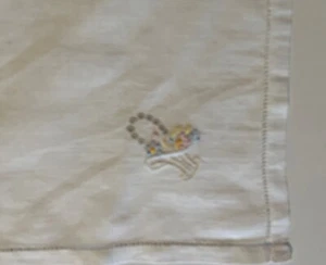 Schönes Vintage weißes Taschentuch mit Blumenkorb Ecktaschentuch 11 1/2" - Bild 1 von 10