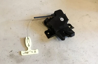 Ford Mustang 2010-2014 OEM pestillo de maletero actuador tapa de plataforma de liberación Foto 1 de 2