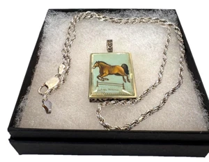 VINTAGE HAND PAINTED SIGNED BONE CHINA JUMPING HORSE PENDANT & CHAIN 925 SILVER - Picture 1 of 4