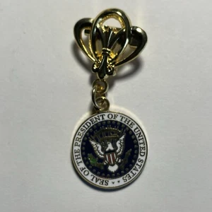 Seal of the President of the United States Pin - Gold Tone with Eagle Emblem - Picture 1 of 4