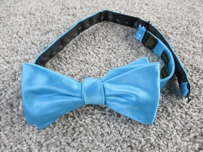 Traje informal de hombre Countess Mara liso azul claro vestido pajarita ajustable Foto 1 de 4