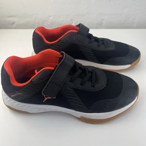 PUMA Stability Frame Unisex Sneaker Indoor Hallenschuh schwarz/rot Gr. 39 - Bild 1 von 8