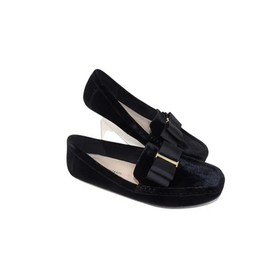 Zapatos de vestir cómodos Isaac Mizrahi mocasines de terciopelo negro con lazo Foto 1 de 4